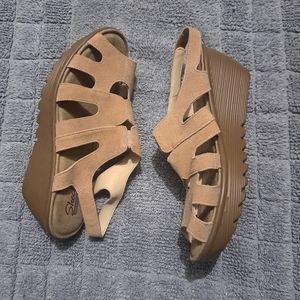 Skechers parallel stylin' taupe suede Memory Foam ankle strap wedge sandals 9